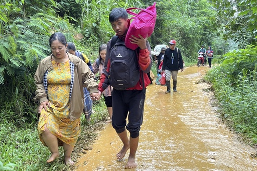 Rescue operations resume following fatal floods and landslides in Indonesia