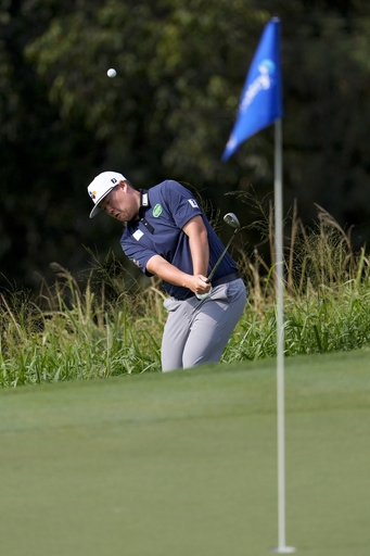 Hideki Matsuyama records a personal best of 11 birdies, shooting a 62 to take a one-stroke lead over Morikawa at Kapalua.