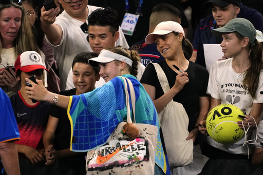 Zheng claims victory in indoor match as Australia’s Open’s first day faces rain delays