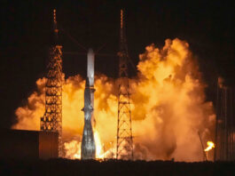 El cohete New Glenn, de Blue Originm despega desde el Complejo de Lanzamiento 36, en las instalaciones de la Fuerza Aérea en Cabo Cañaveral, el 16 de enero de 2025, en Cabo Cañaveral, Florida. (AP Foto/John Raoux)