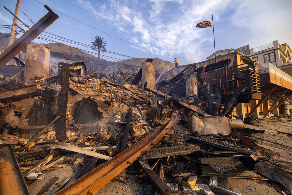 Malibu, CA - January 08: Beachfront homes are devastated by the Palisades fire on PCH on Wednesday, Jan. 8, 2025 in Malibu, CA. (Brian van der Brug / Los Angeles Times via Getty Images)