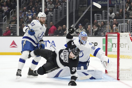 Adrian Kempe netted a late goal as the Kings secured a 2-1 victory over the Lightning, extending their winning streak to four games.