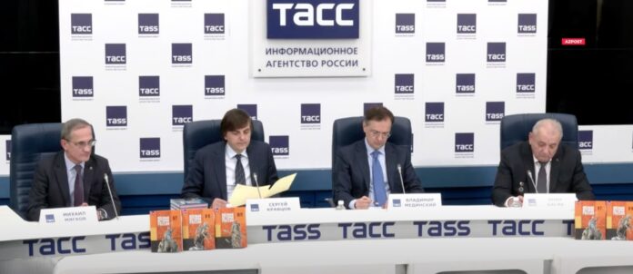 Russia issues school textbook saying it was 'forced' to march into Ukraine (Photo: AZPost/YouTube)