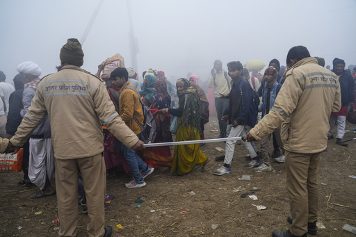 Indian Families Perform Last Rites for Victims of Festival Stampede