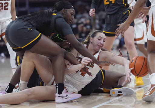 Jones and Booker guide No. 5 Texas to a 70-61 victory over Missouri, marking the Longhorns’ 18th consecutive home triumph.