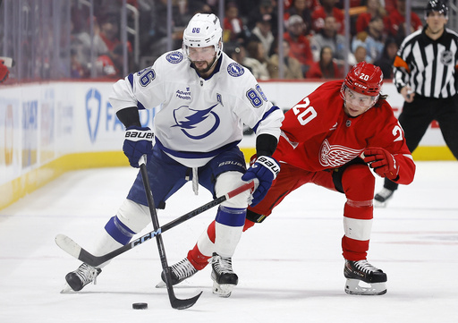 Talbot makes 28 saves in Red Wings’ 2-0 victory over Lightning