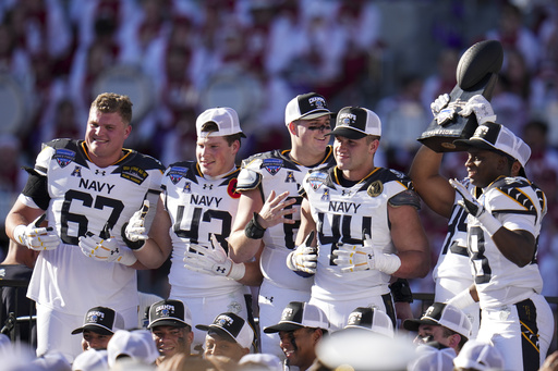 Navy football’s longtime announcer Pete Medhurst passes away at 55 after 12 years of service