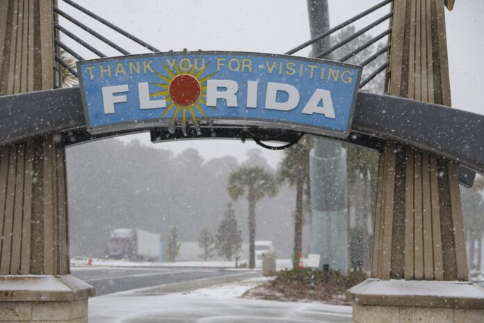 Heavy snow falls onto the Florida Welcome Center on Tuesday, Jan. 21, 2025 in Pensacola, Fla. (Luis Santana /Tampa Bay Times via AP)