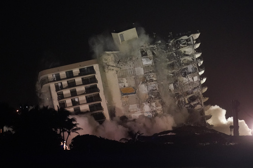 A luxury condominium development is proposed for the location of a deadly building collapse in South Florida that resulted in 98 fatalities.