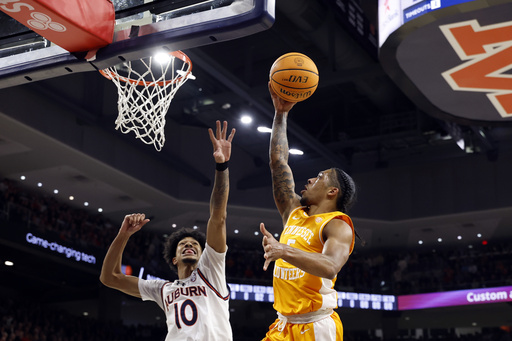 Top-ranked Auburn narrowly defeats sixth-ranked Tennessee 53-51, marking their 11th consecutive victory.