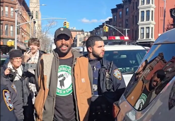 Starbucks Brooklyn staging a dramatic protest (Photo: fightforaunion/TikTok)