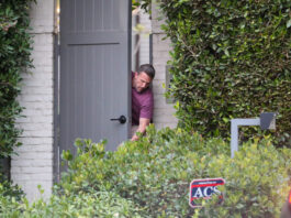 LOS ANGELES, CA - AUGUST 30: Ben Affleck is seen on August 30, 2024 in Los Angeles, California. (Photo by Bellocqimages/Bauer-Griffin/GC Images)