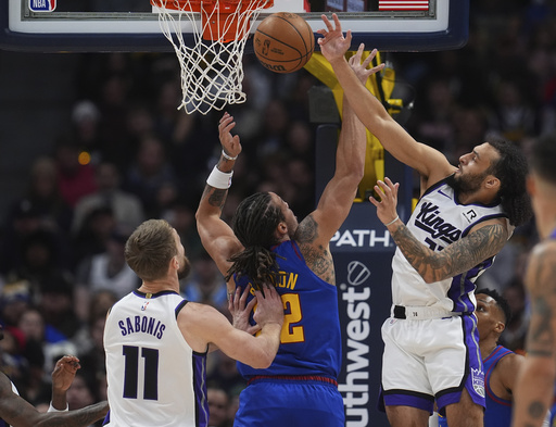 Nikola Jokic records 5th consecutive triple-double, leading the Nuggets to a 132-123 victory over the Kings.