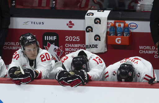 US dominates Switzerland 7-2 in junior world quarterfinals; Czechia defeats Canada 4-3