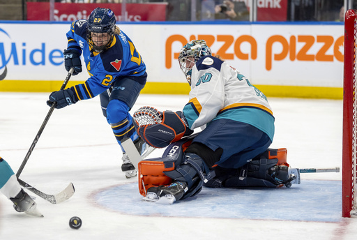 Sarah Nurse nets decisive goal as the Sceptres triumph over the Sirens 4-2 at Scotiabank Arena