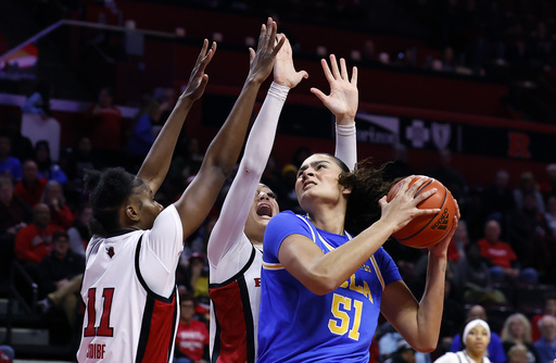 Lauren Betts leads No. 1 UCLA to an undefeated record with an 84-66 win over Rutgers