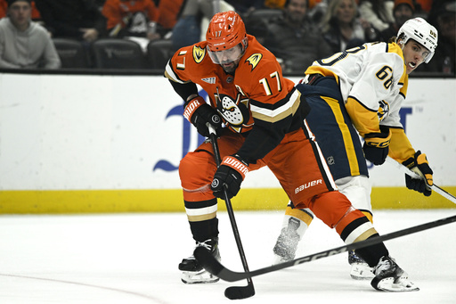 Mason McTavish scores twice again as Ducks end Predators’ 5-game winning run, 5-2