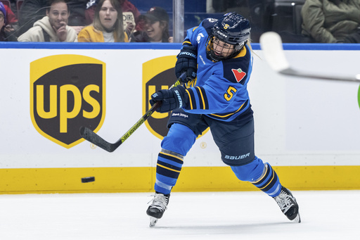 Poulin nets ‘Superwoman’ goal as Victoire triumphs over Sceptres 4-2 before 19,038 spectators in Vancouver