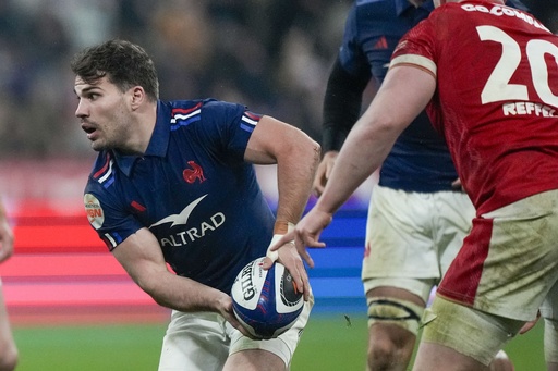 Dupont stars as France dominates Wales 43-0 in Six Nations kickoff