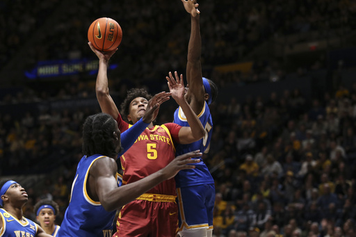 WVU’s Small and Iowa State’s Jones exchange buckets in thrilling matchup between leading scorers in Big 12