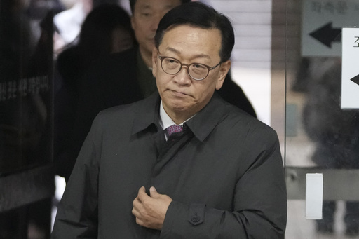 Attorneys for the imprisoned South Korean president announce he will not cooperate with investigators’ inquiries.