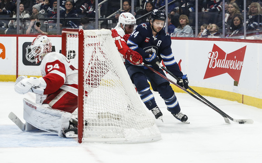 Red Wings take down Jets 4-2, clinching their fourth consecutive victory.