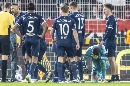 Bochum secures second Bundesliga victory following incident with goalkeeper hit by lighter