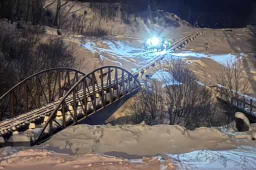 Rescue operation saves hikers trapped in waist-deep snow amid Mount Washington snowstorm