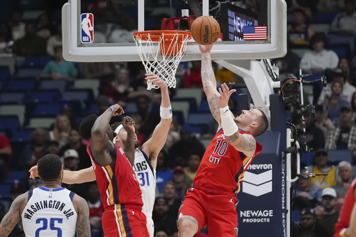 Thunder obtains center Daniel Theis in trade with the Pelicans.