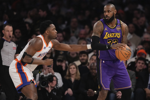 Anunoby of the Knicks exits Lakers matchup due to right foot sprain