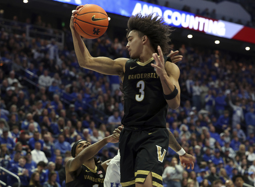 Otega Oweh nets 20 points as No. 17 Kentucky pulls away in the second half to secure an 82-61 victory against Vanderbilt.