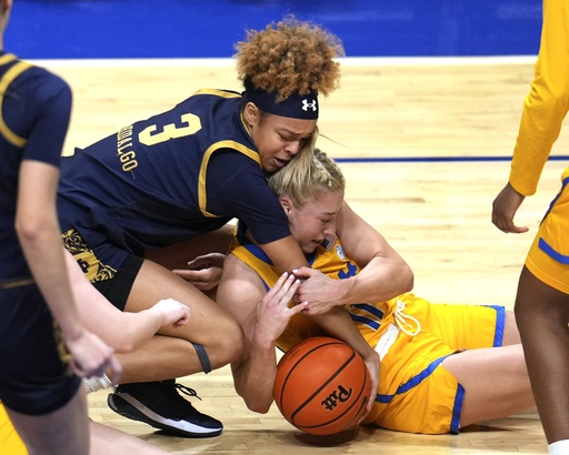 Olivia Miles ties team record with 8 three-pointers in No. 2 Notre Dame’s 88-57 victory over Pitt.