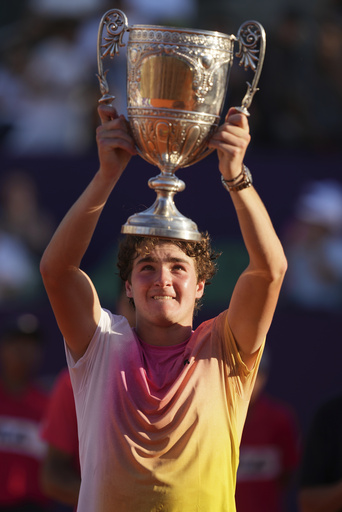 Brazilian youth João Fonseca claims his maiden tour-level tennis championship