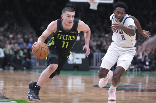 Klay Thompson nets 25 points, guiding Mavericks to 127-120 victory against Boston while Davis postpones his debut with Dallas.