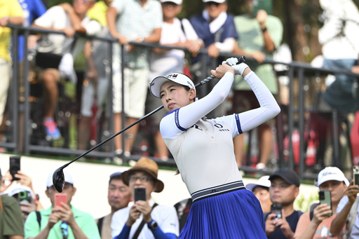 Akie Iwai, sponsored invitee, holds a 3-stroke lead at LPGA Thailand after shooting a 10-under 62.