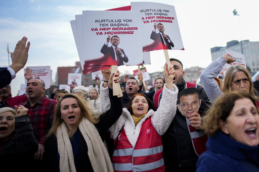 Turkey apprehends 10 officials, expanding its campaign against opposition-controlled areas in Istanbul.