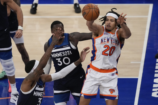 Bucks obtain Jericho Sims from Knicks in exchange for Delon Wright