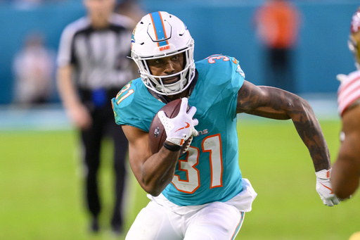 Dolphins part ways with running back Raheem Mostert and two additional experienced players