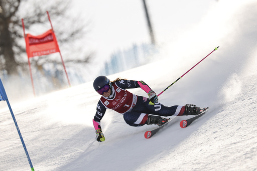 Shiffrin places 2.89 seconds behind first-run leader Robinson in her return to GS competition post-injury.