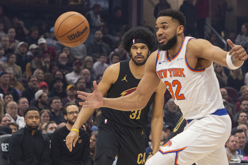 Cavaliers’ center Jarrett Allen injures right hand during Knicks victory, MRI anticipated.