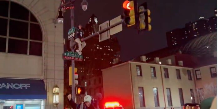 Philadelphia Erupts in Chaos as Eagles Fans Celebrate Super Bowl 2025 Win (Photo X/video)