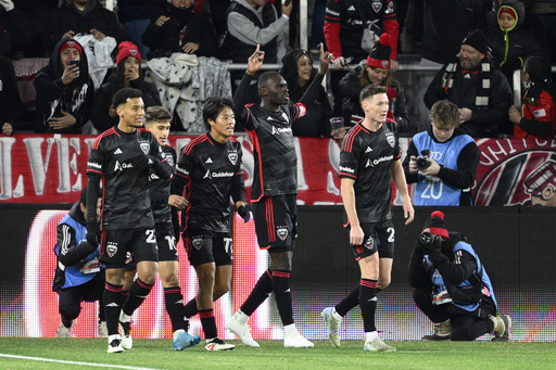 Fernando Bernardeschi’s penalty secures Toronto a 2-2 tie against DC United in their season debut.