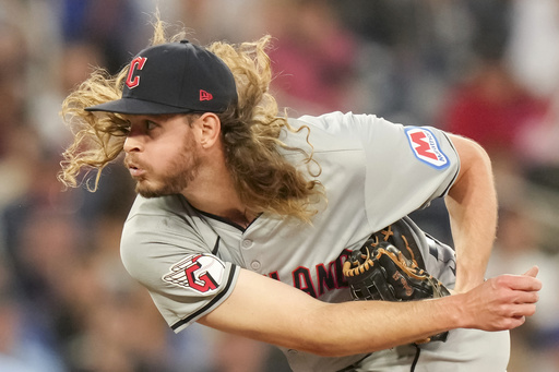 Relief Pitcher Scott Barlow Joins the Cincinnati Reds