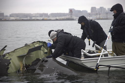 Teams start clearing debris from last week’s fatal midair crash at the Potomac River