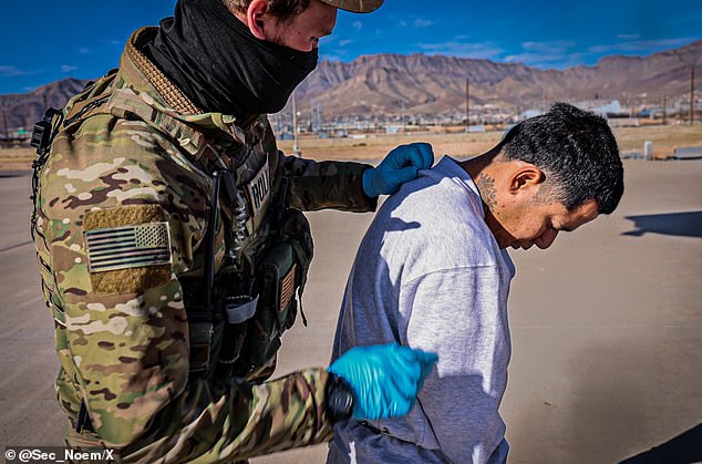 Trump's Crackdown: 6,000 Illegal Migrants Deported in Two Weeks, Including Rapists and Murderers! Photo: Secretary Kristi Noem/X)