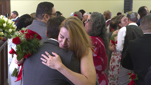 On Valentine’s Day, numerous couples in Florida unite for a collective wedding celebration at a historic courthouse.