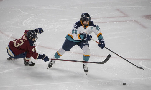 Lina Ljungblom nets two goals to lead the Victoire to a 6-2 victory over the Sirens.