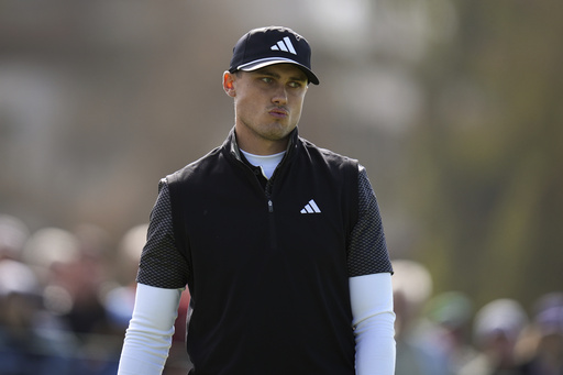 Davis Thompson holds a narrow 1-stroke lead over Scottie Scheffler, with Rory McIlroy in striking distance at Torrey Pines