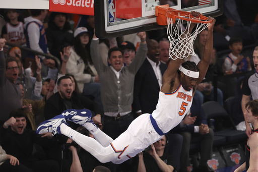 Towns and Brunson lead Knicks to a narrow 113-111 overtime victory over Bulls.