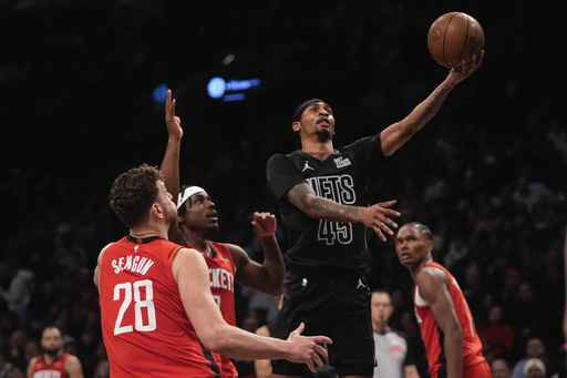 Johnson and Russell’s late three-pointers lead the Nets to a 99-97 victory against the Rockets.